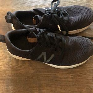 New balance shoes black